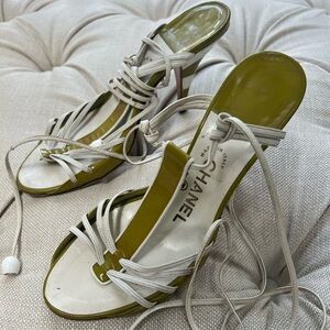 Vintage Chanel lime green patent leather sandals with Chanel logo straps sz 8.5